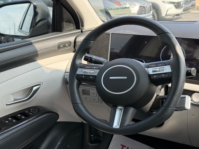 Hyundai Tucson Hybrid Vehicle Image 14