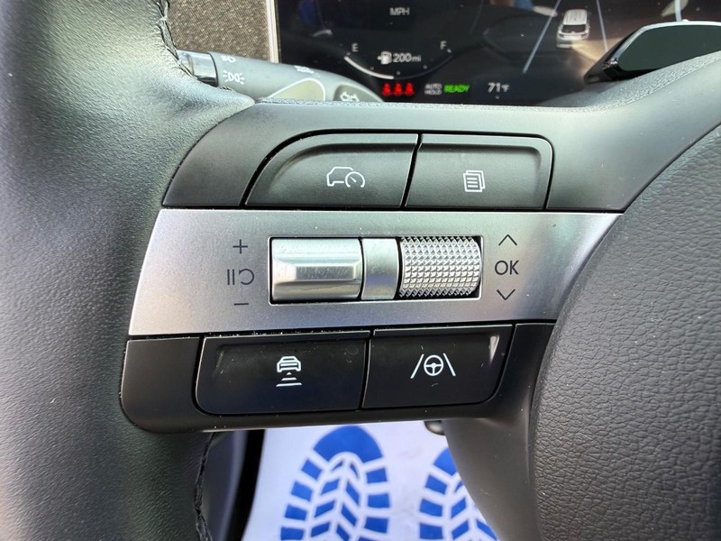 Hyundai Tucson Hybrid Vehicle Image 15