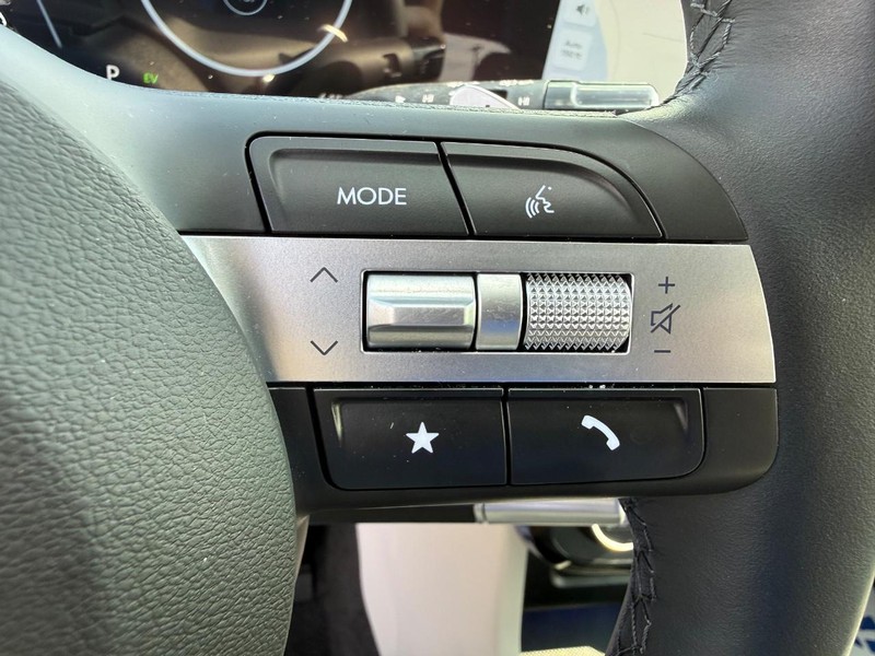 Hyundai Tucson Hybrid Vehicle Image 16