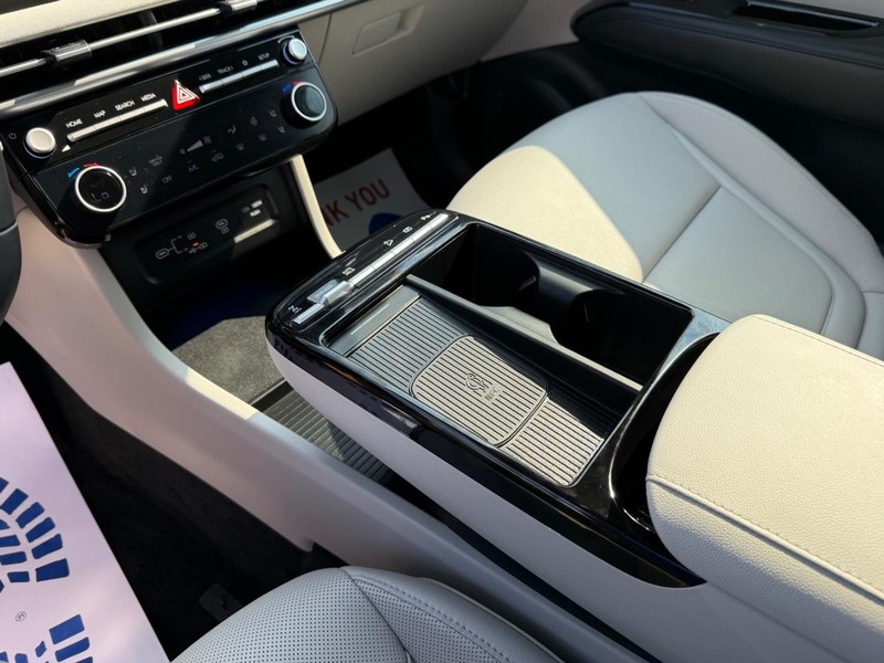 Hyundai Tucson Hybrid Vehicle Image 22