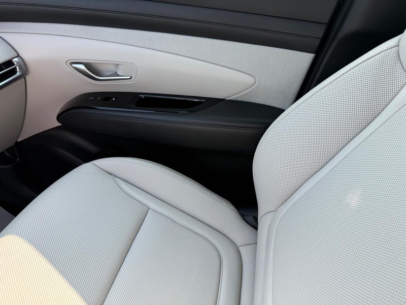 Hyundai Tucson Hybrid Vehicle Image 23