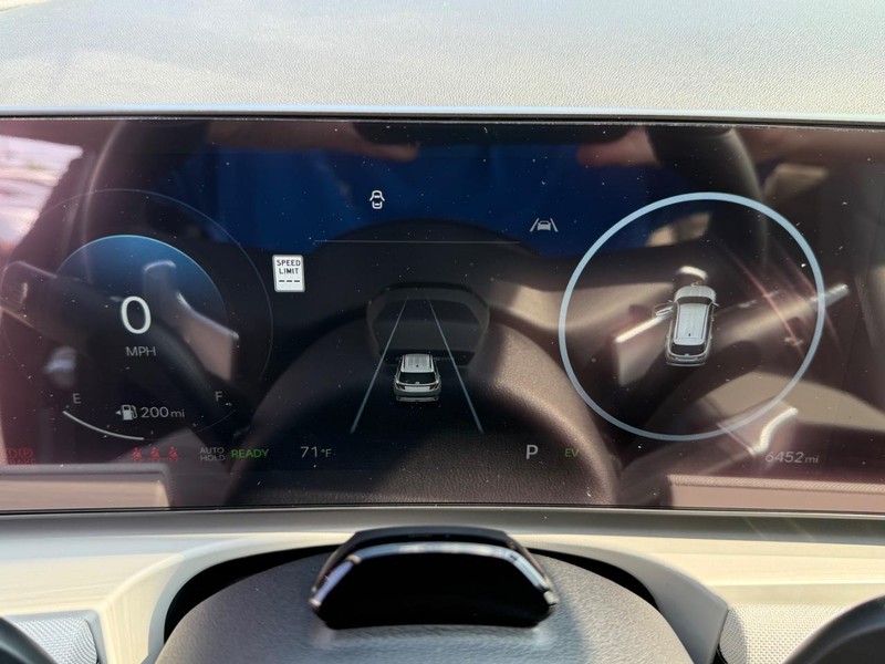 Hyundai Tucson Hybrid Vehicle Image 25