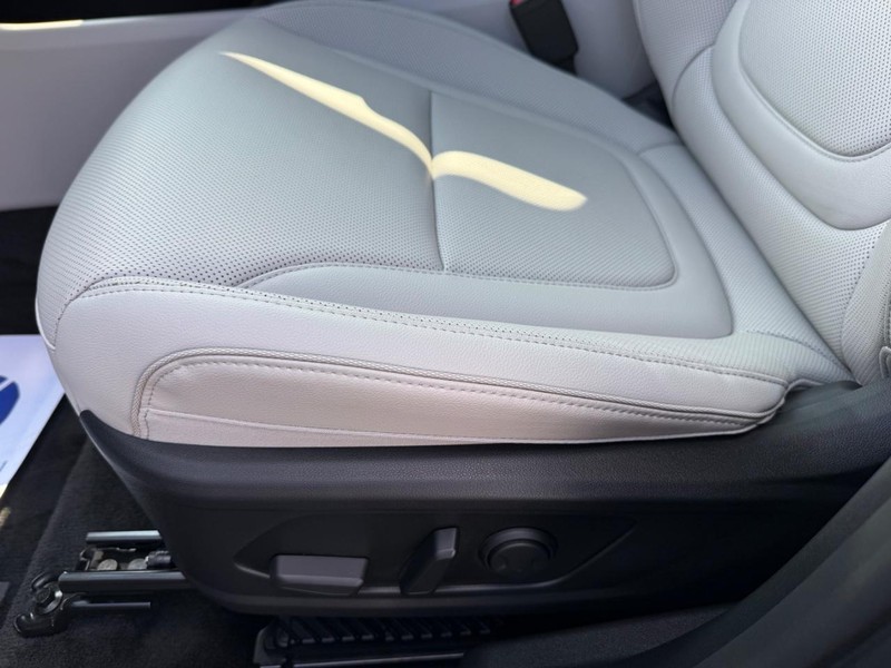 Hyundai Tucson Hybrid Vehicle Image 28