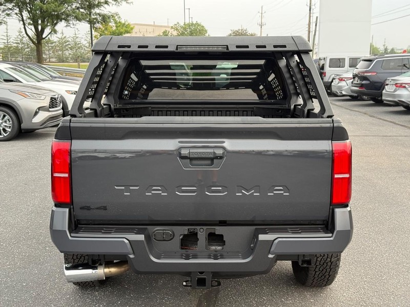 Toyota Tacoma 4WD Vehicle Image 04