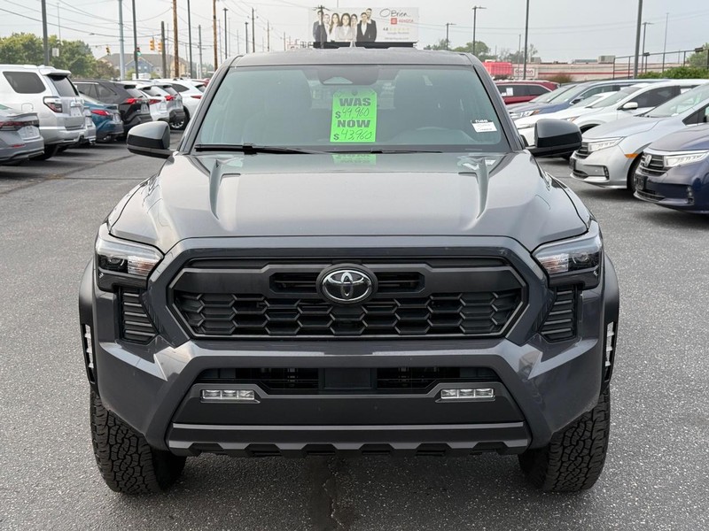 Toyota Tacoma 4WD Vehicle Image 09
