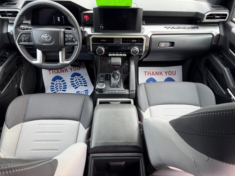 Toyota Tacoma 4WD Vehicle Image 11