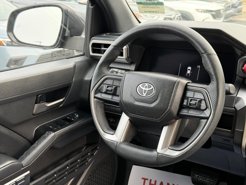 Toyota Tacoma 4WD Vehicle Image 12