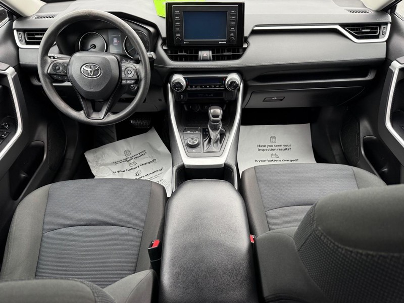 Toyota RAV4 Vehicle Image 11