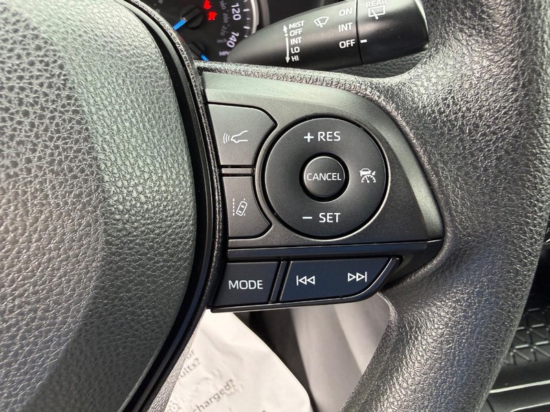 Toyota RAV4 Vehicle Image 14