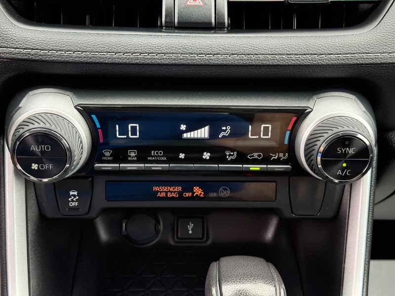 Toyota RAV4 Vehicle Image 17