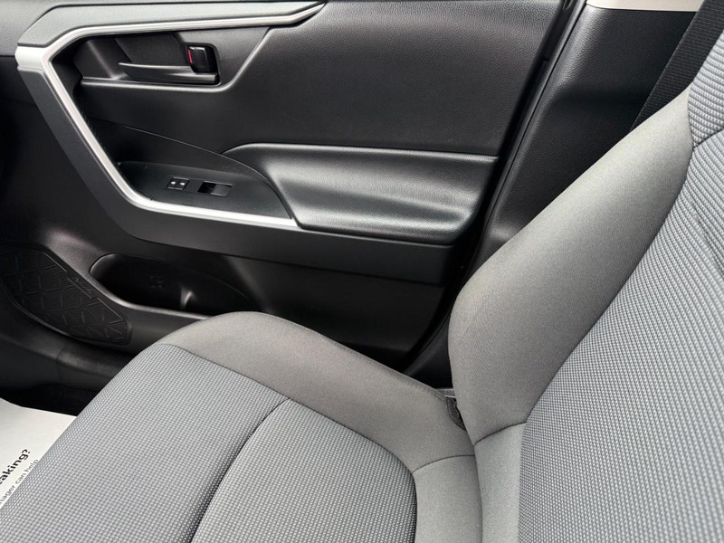 Toyota RAV4 Vehicle Image 19