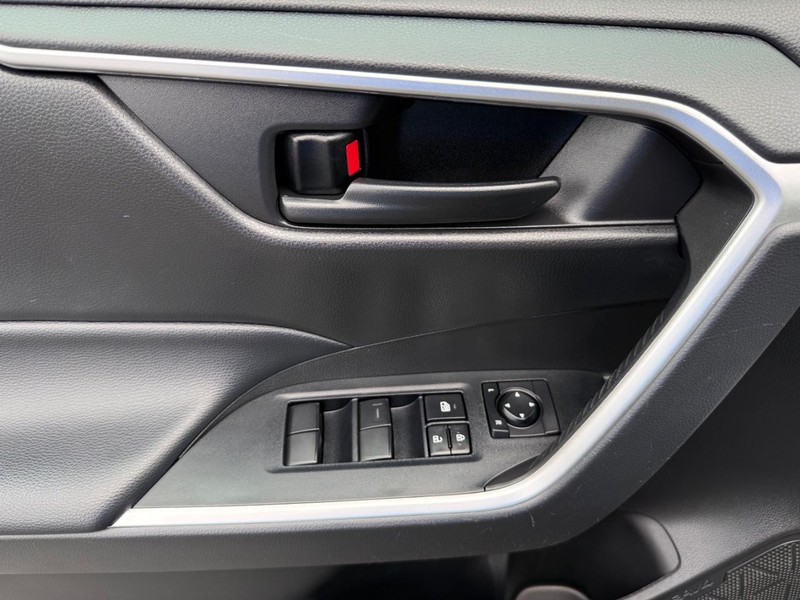 Toyota RAV4 Vehicle Image 22