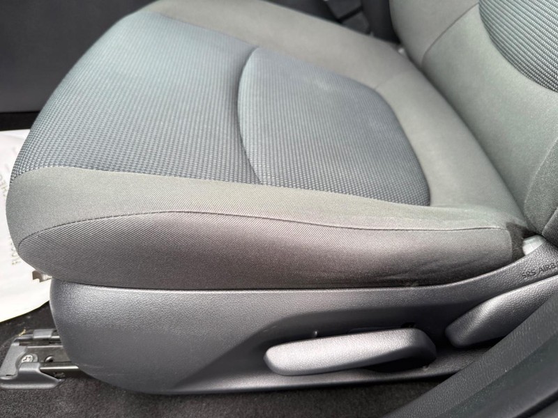 Toyota RAV4 Vehicle Image 23