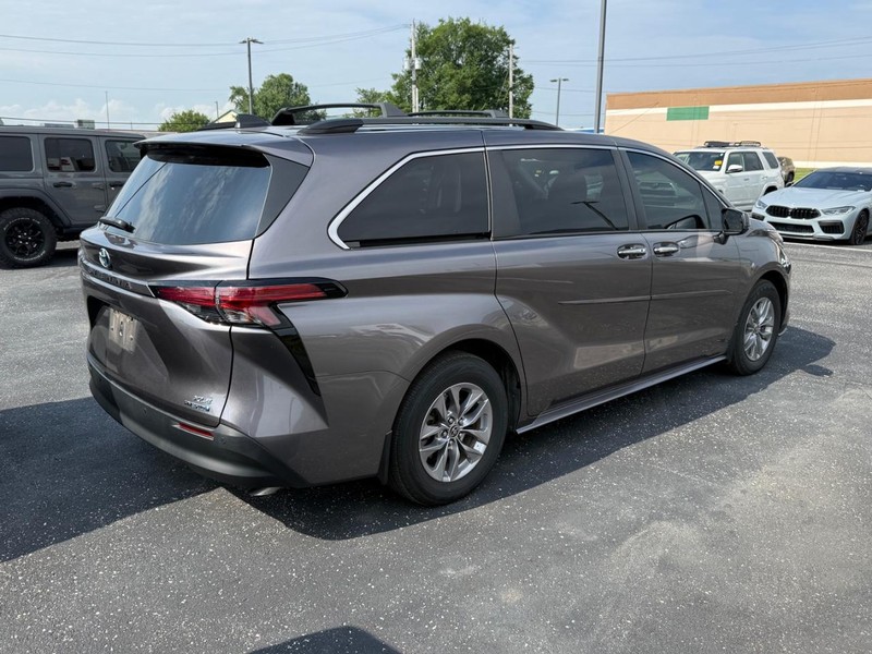Toyota Sienna Vehicle Image 04