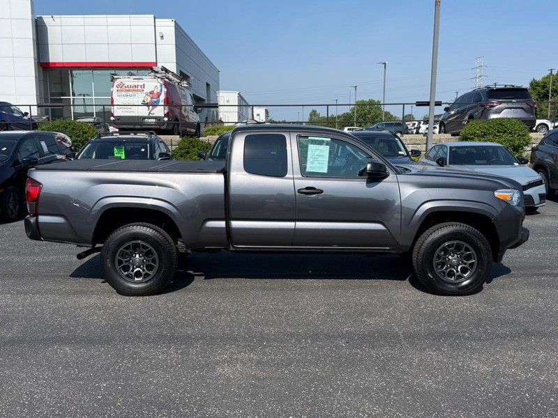 Toyota Tacoma 2WD Vehicle Image 02