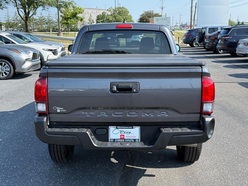 Toyota Tacoma 2WD Vehicle Image 04