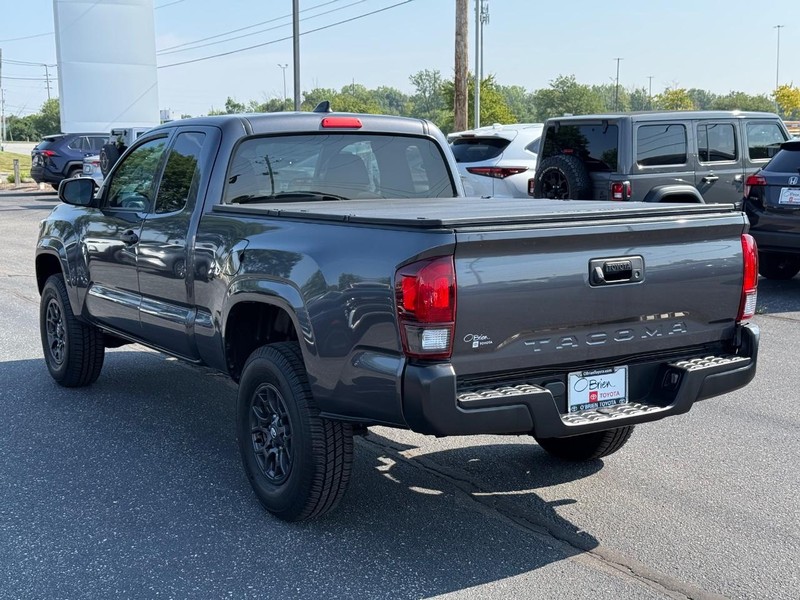 Toyota Tacoma 2WD Vehicle Image 05