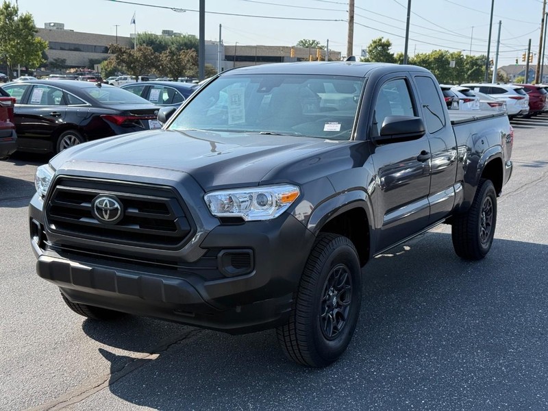 Toyota Tacoma 2WD Vehicle Image 08
