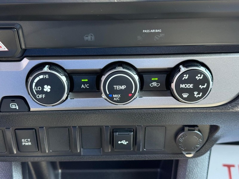 Toyota Tacoma 2WD Vehicle Image 17