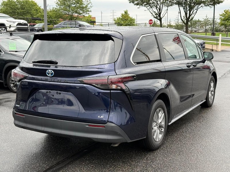 Toyota Sienna Vehicle Image 03