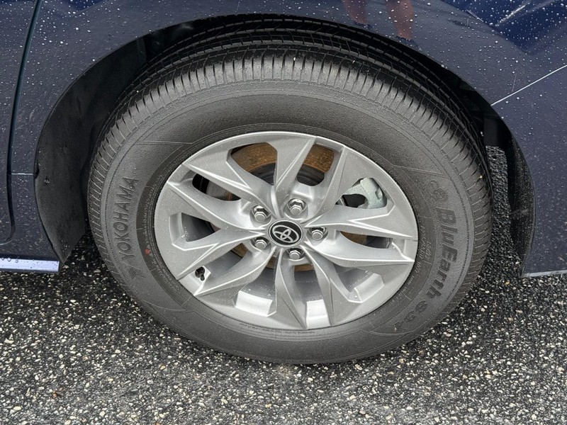 Toyota Sienna Vehicle Image 06