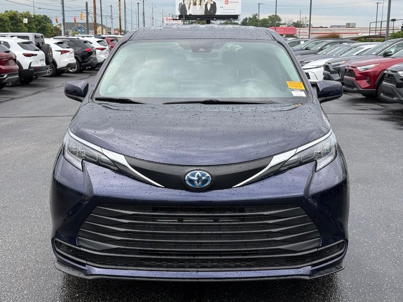 Toyota Sienna Vehicle Image 09