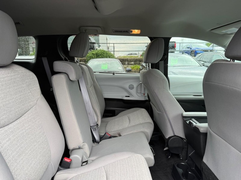 Toyota Sienna Vehicle Image 11