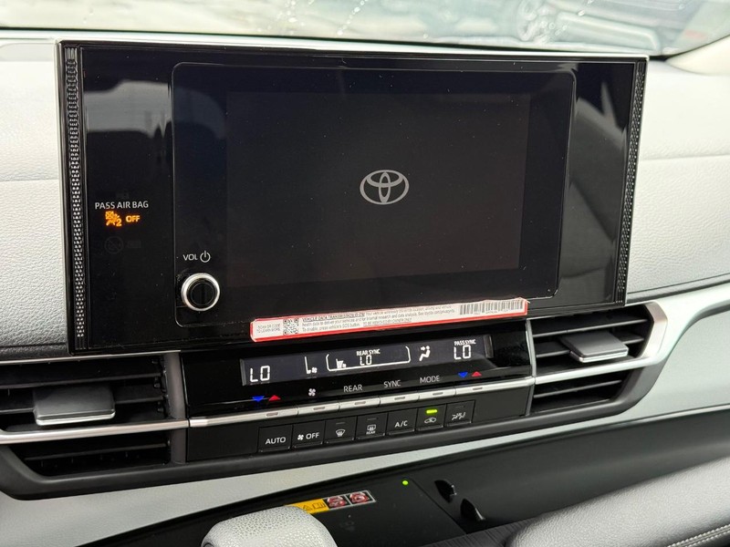 Toyota Sienna Vehicle Image 17