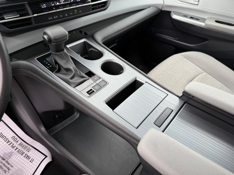 Toyota Sienna Vehicle Image 19