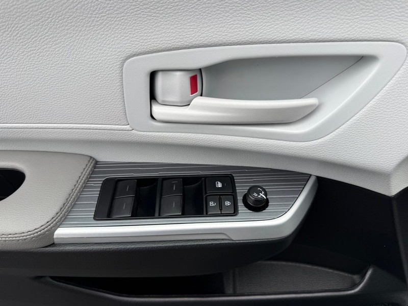 Toyota Sienna Vehicle Image 23