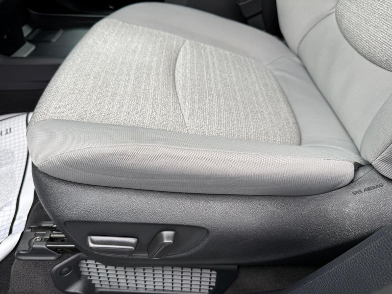 Toyota Sienna Vehicle Image 24