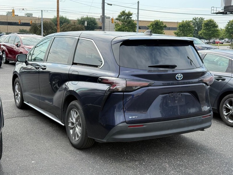 Toyota Sienna Vehicle Image 03