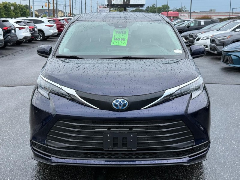 Toyota Sienna Vehicle Image 09