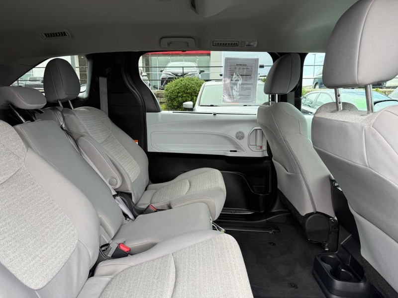 Toyota Sienna Vehicle Image 10