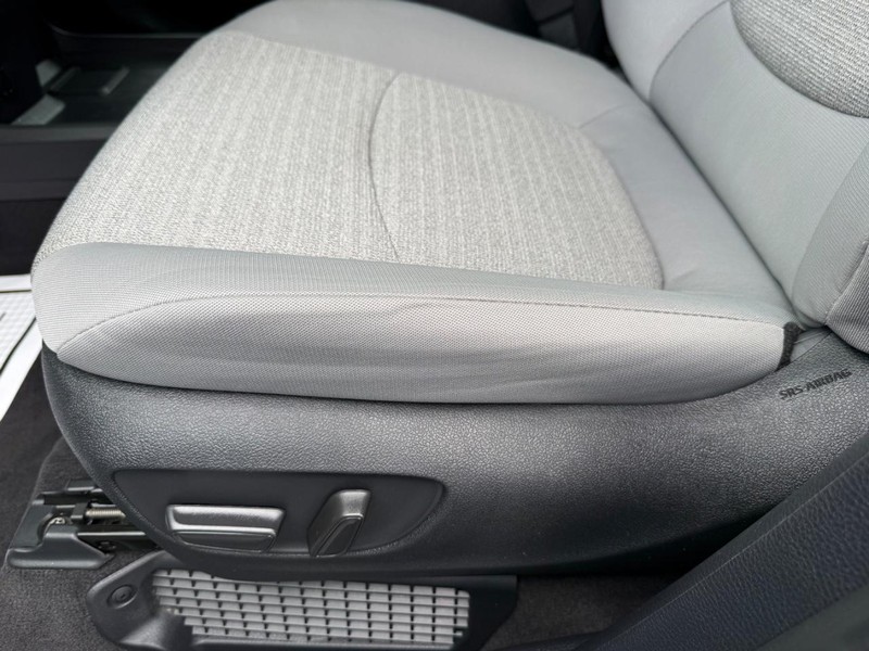Toyota Sienna Vehicle Image 24