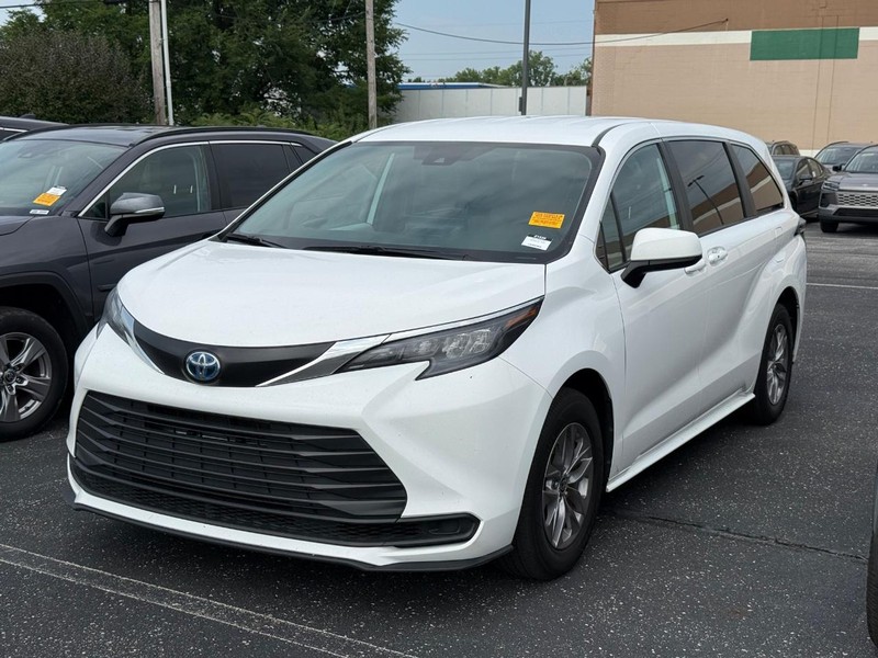 Toyota Sienna Vehicle Image 02