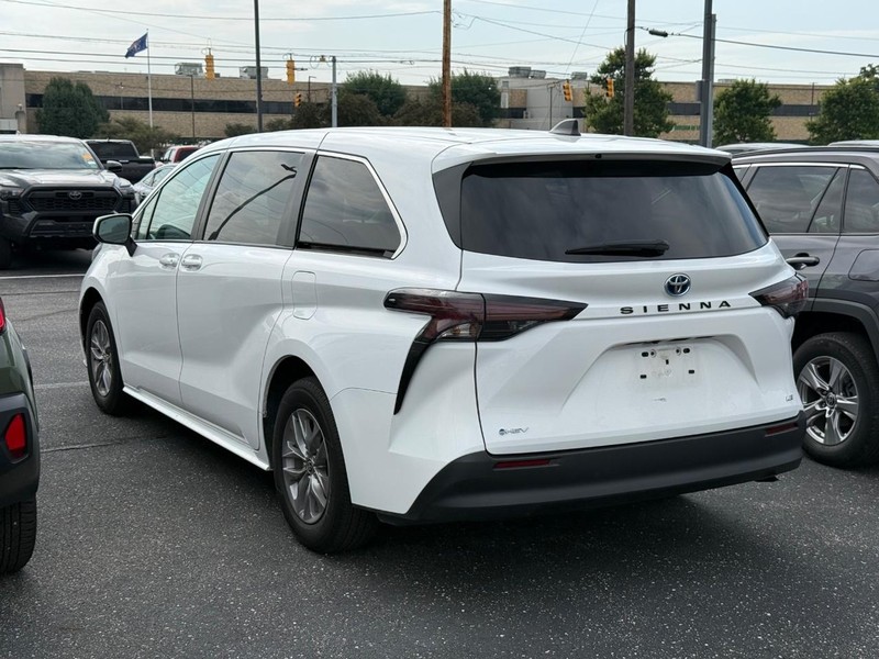 Toyota Sienna Vehicle Image 03