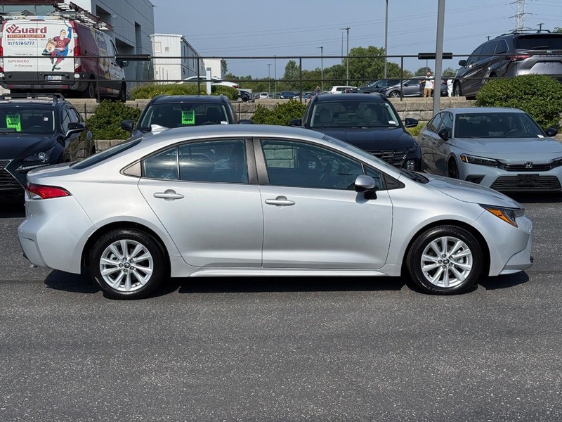 Toyota Corolla Vehicle Full-screen Gallery Image 02