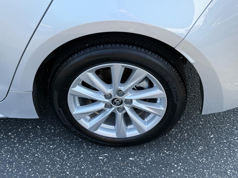 Toyota Corolla Vehicle Full-screen Gallery Image 06