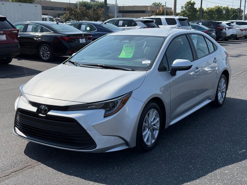 Toyota Corolla Vehicle Full-screen Gallery Image 08