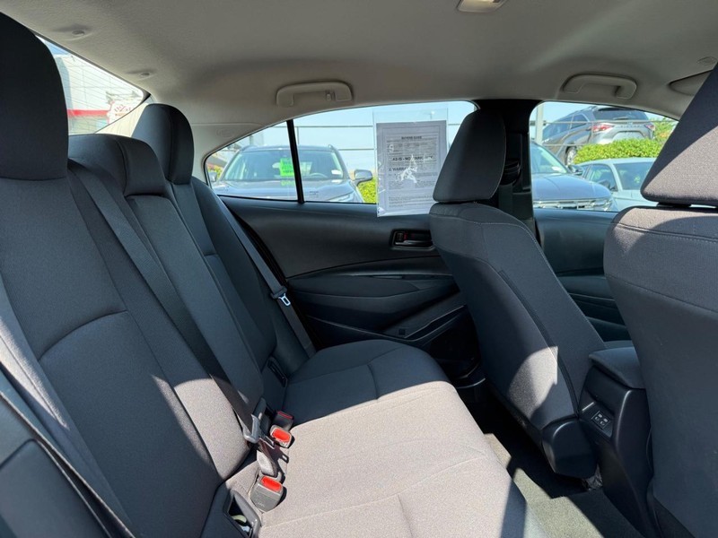 Toyota Corolla Vehicle Full-screen Gallery Image 10