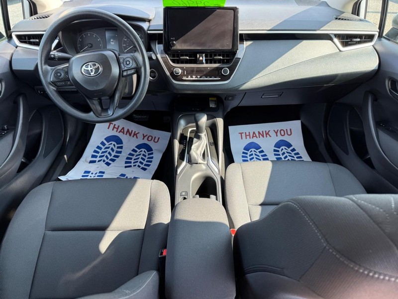 Toyota Corolla Vehicle Full-screen Gallery Image 11
