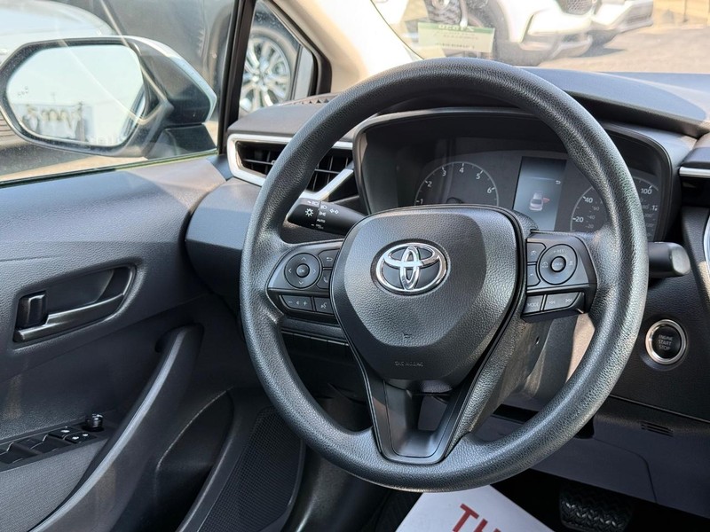 Toyota Corolla Vehicle Full-screen Gallery Image 12