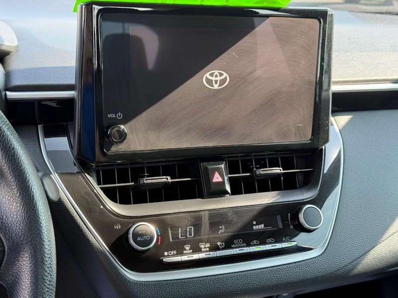 Toyota Corolla Vehicle Full-screen Gallery Image 16