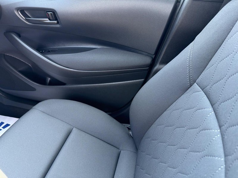 Toyota Corolla Vehicle Full-screen Gallery Image 19