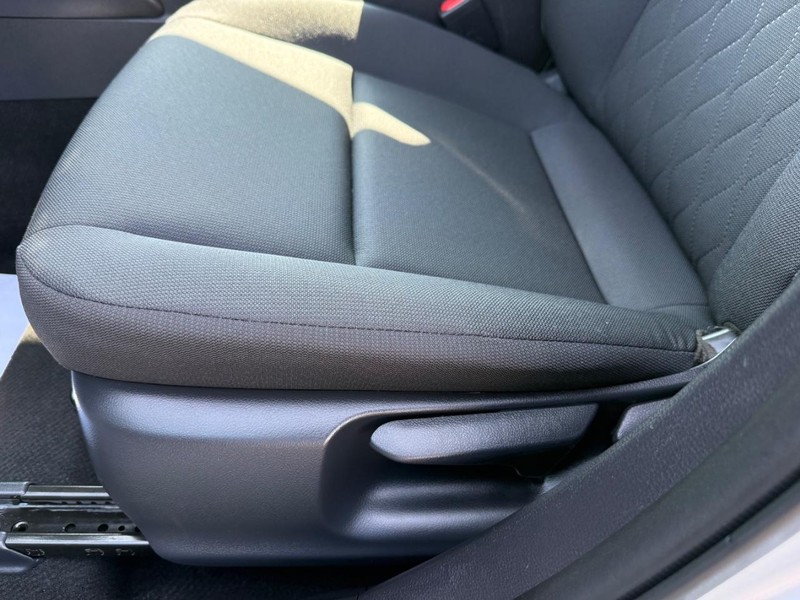 Toyota Corolla Vehicle Full-screen Gallery Image 23