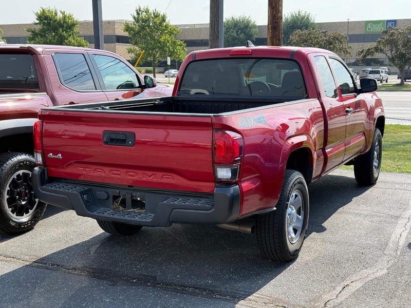 Toyota Tacoma Vehicle Image 04