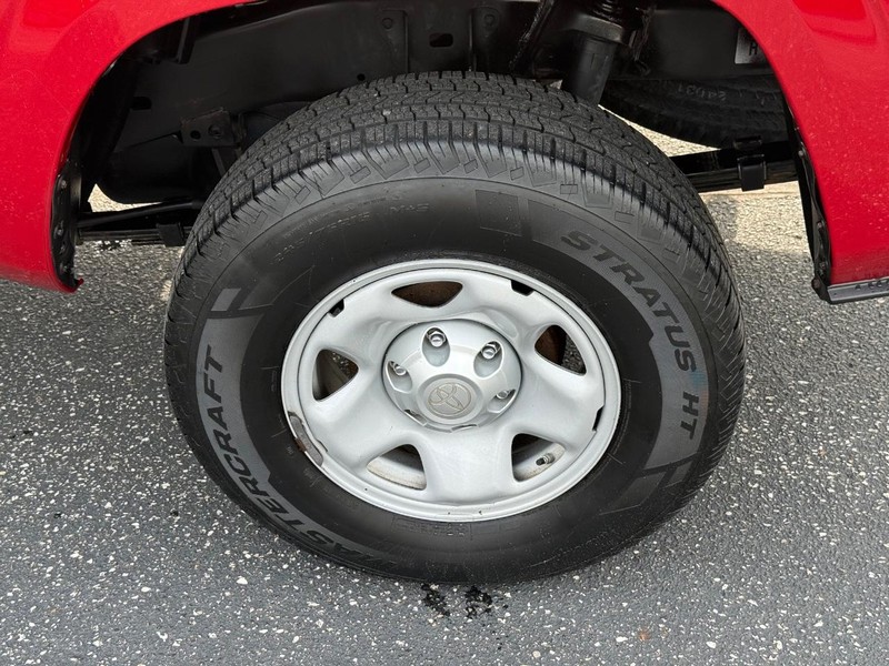 Toyota Tacoma Vehicle Image 06