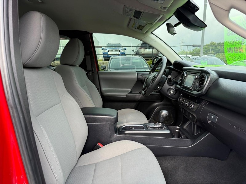 Toyota Tacoma Vehicle Image 10