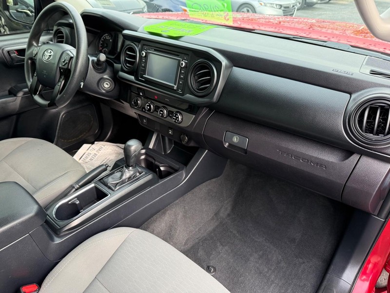 Toyota Tacoma Vehicle Image 11